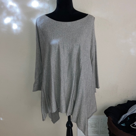 Cold Shoulder cocoon sweater - Picture 1 of 6
